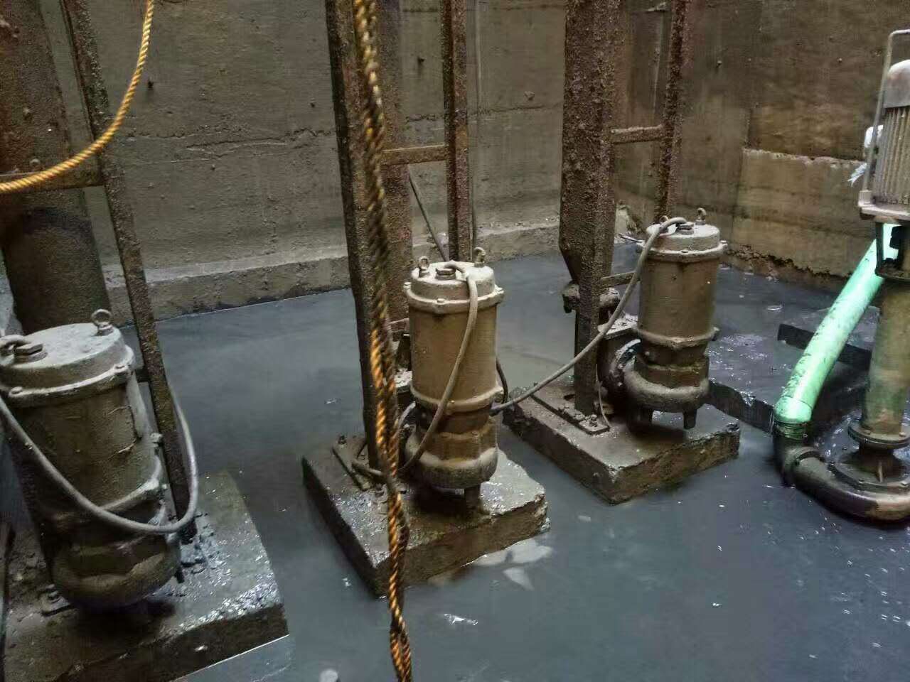 侯马污水池清理